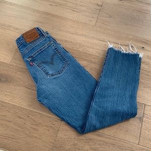 Aritzia LEVI'S Wedgie Straight Leg Raw Hem Ankle Jeans